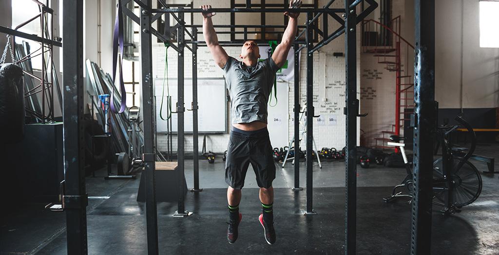 man doing pullups