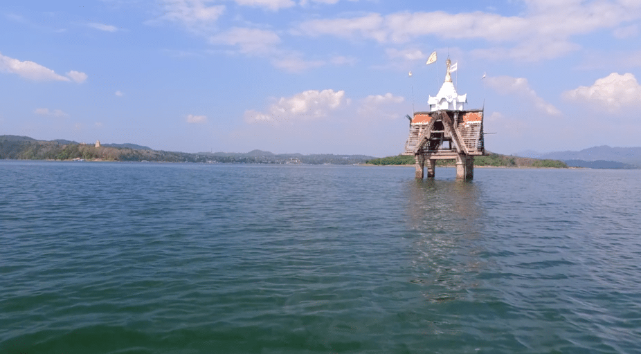 Virtual Rowing - Thailand - Tropical Lakes with Limestone Rock Formations and Waterbirds