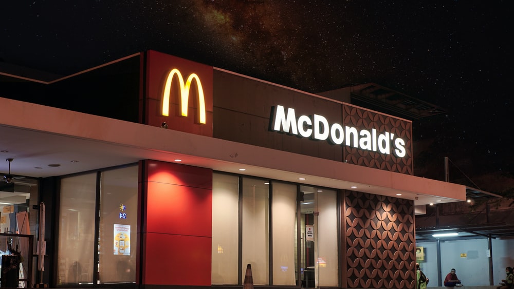 Mcdonald’s fast food restaurant, lit up at night