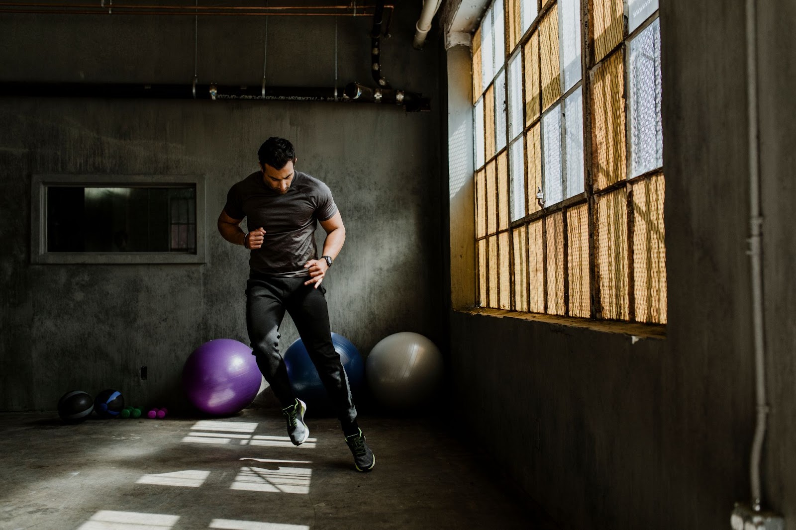 Man doing a speed skater Boot Camp exercise