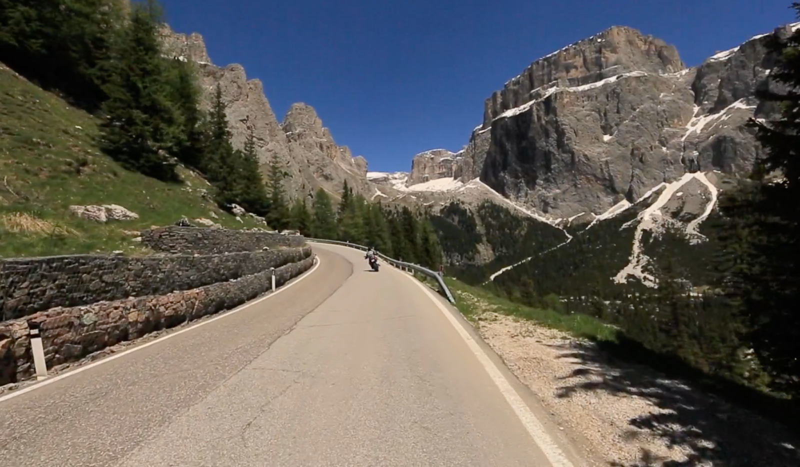 Still image from a Scenic Virtual Experience through the Italian Dolomites