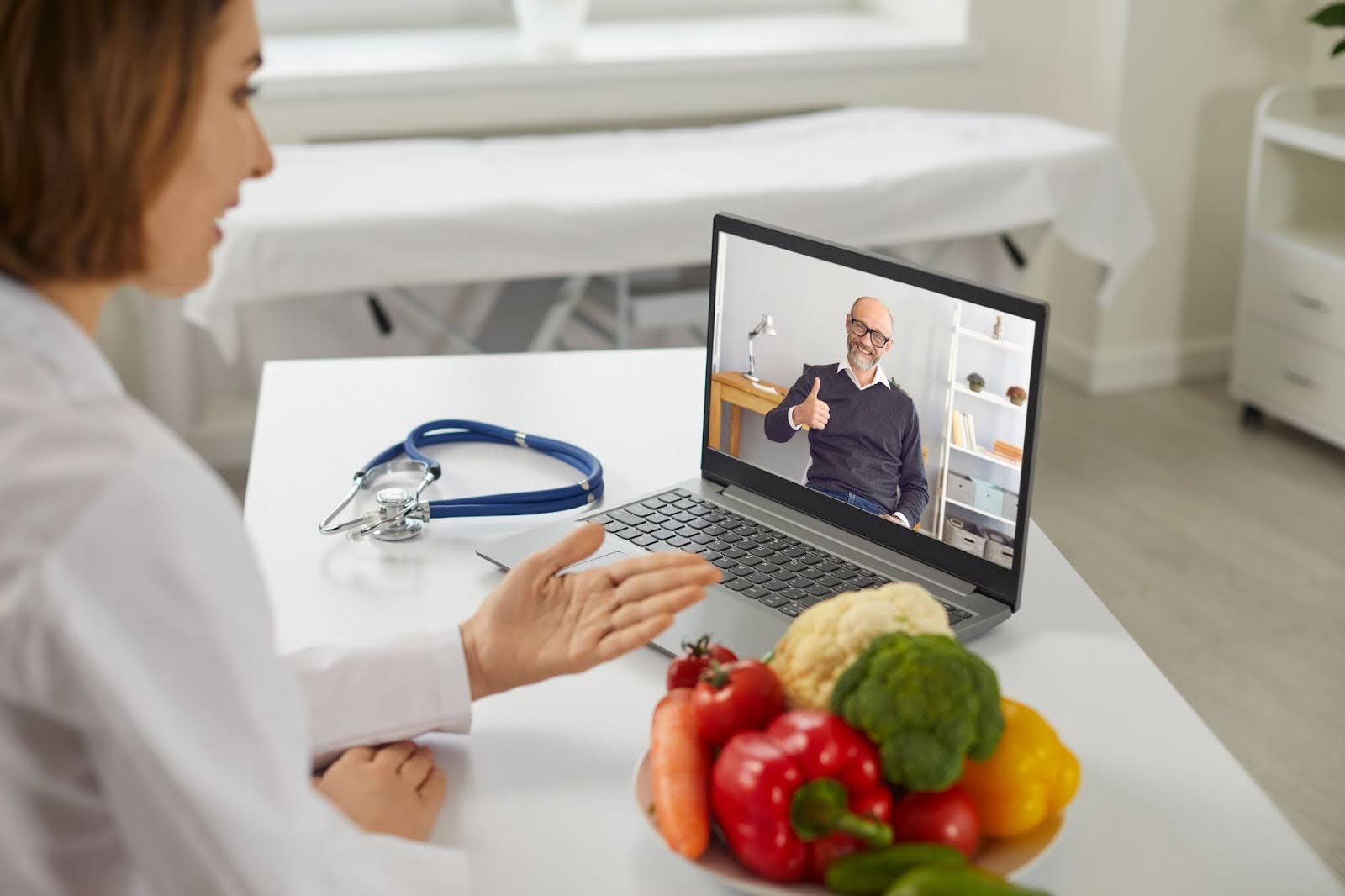 Female nutritionist trainer leading an online coaching session